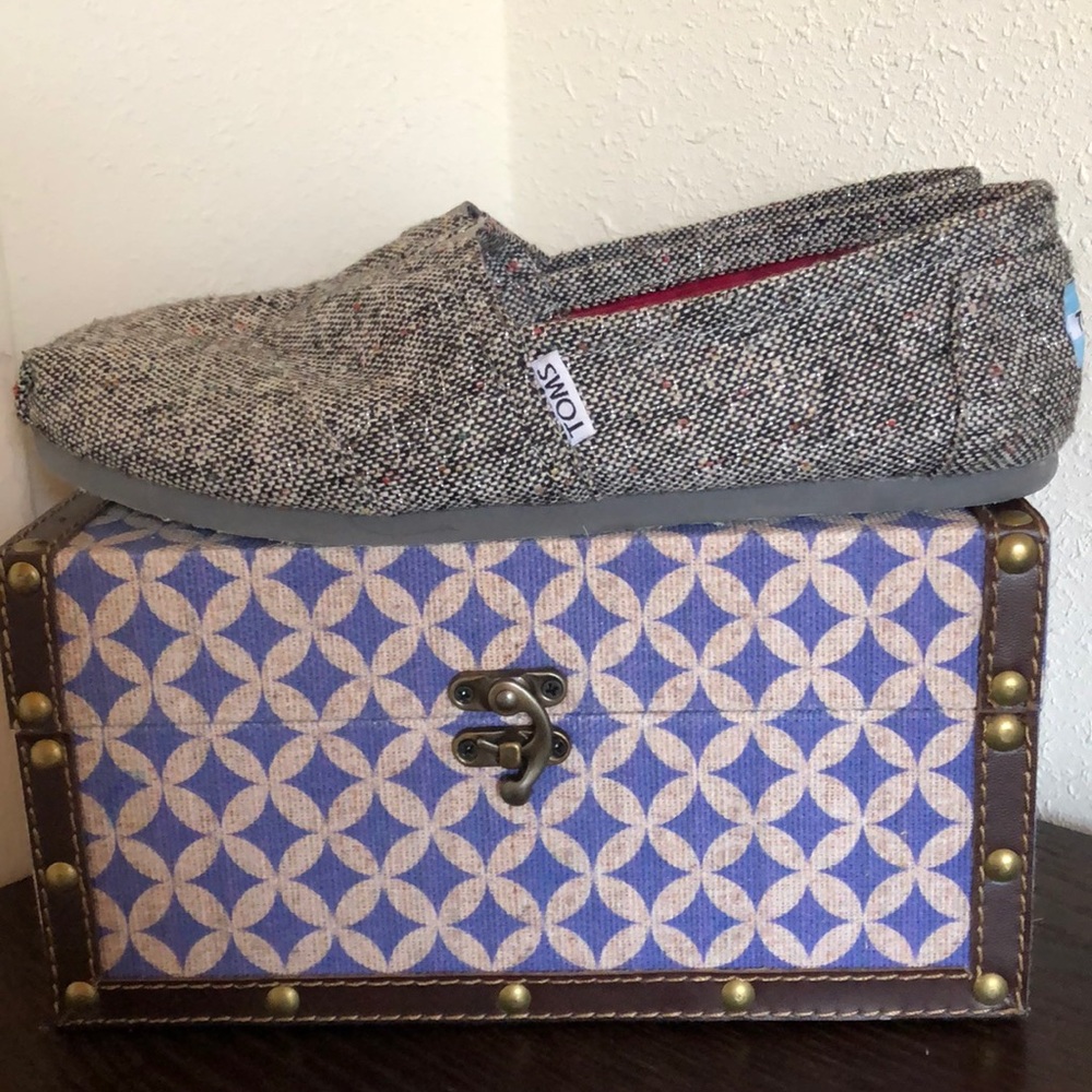 Toms Shoes